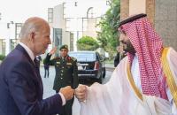 ولي العهد السعودي محمد بن سلمان والرئيس الأميركي بايدن في جدة