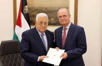 الرئيس الفلسطيني محمود عباس خلال تكليفه محمد مصطفى تشكيل الحكومة الجديدة في رام الله