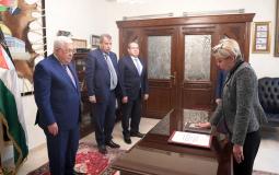 أثناء قسم اليمين أمام الرئيس محمود عباس