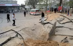 مكان القصف الإسرائيلي في ساحة المشفي الأوروبي