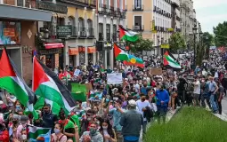 آلاف المتظاهرين وسط العاصمة مدريد تضامناً مع الشعب الفلسطيني