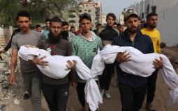 فلسطينيون يحملون جثث أبنائهم بعد قصفهم من الاحتلال الاسرائيلي