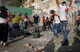 شباب فلسطينيين في مواجهة الاحتلال
