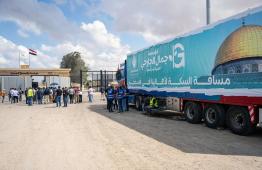ادخال المساعدات إلى غزة