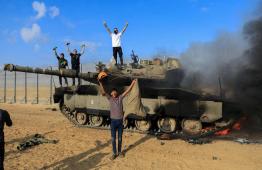 السيطرة على دبابات الاحتلال على حدود غزة