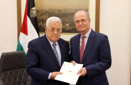 الرئيس الفلسطيني محمود عباس خلال تكليفه محمد مصطفى تشكيل الحكومة الجديدة في رام الله