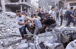 انتشال الشهداء من تحت الأنقاض