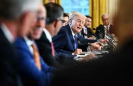 الرئيس الأمريكي يتوسط مجلس السلام