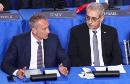 رئيس لجنة غزة علي شعت برفقة الممثل السامي لمجلس السلام ميلادنوف