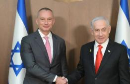 ملادينوف مع نتنياهو