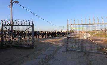 عمال غزة يغادرون للعمل بالداخل المحتل عبر حاجز بيت حانون