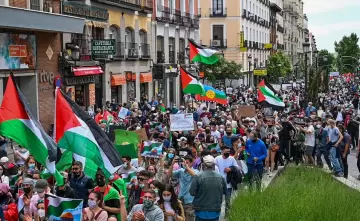 آلاف المتظاهرين وسط العاصمة مدريد تضامناً مع الشعب الفلسطيني