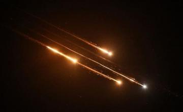 إطلاق صواريخ