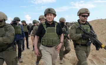 نتنياهو وسط جنود جيش الاحتلال