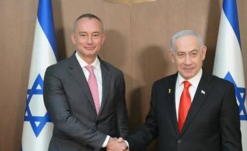 ملادينوف مع نتنياهو