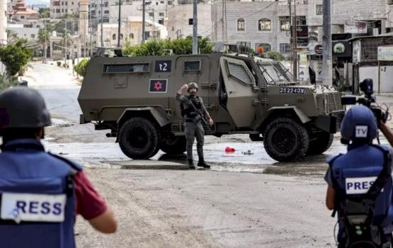الاحتلال بالضفة يعترض طريق الصحفيين