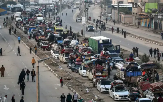 العائدين إلى شمال قطاع غزة عبر شارع صلاح الدين