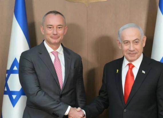 ملادينوف مع نتنياهو