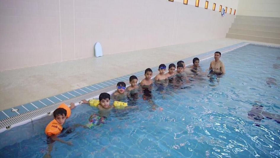 تعليم السباحة للأطفال فى غزة