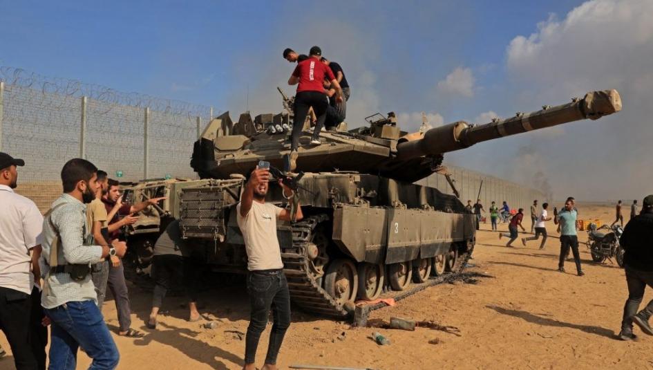 السيطرة على دبابات الاحتلال من حدود غزة