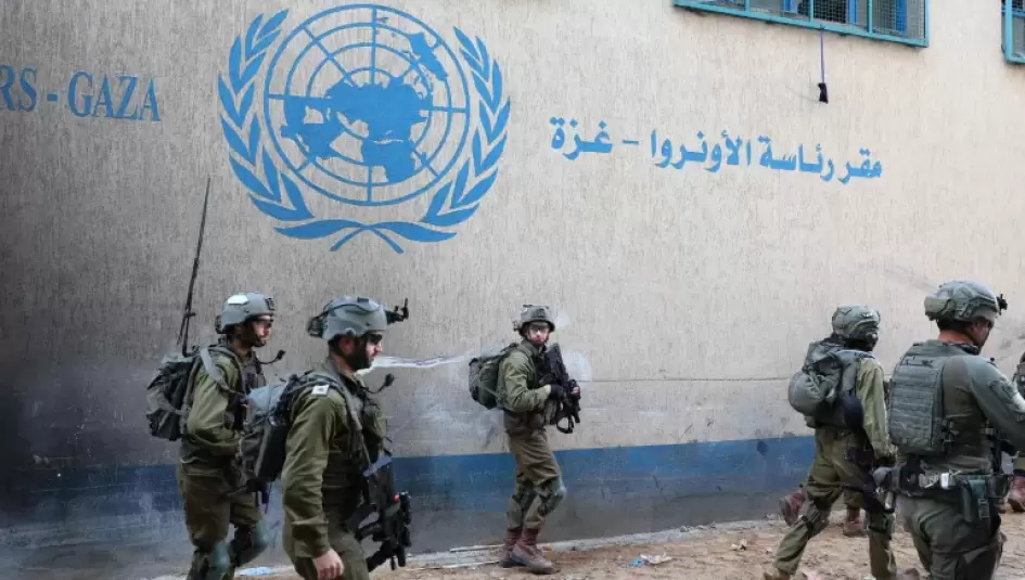 جيش الاحتلال في غزة أمام مقر الأونروا
