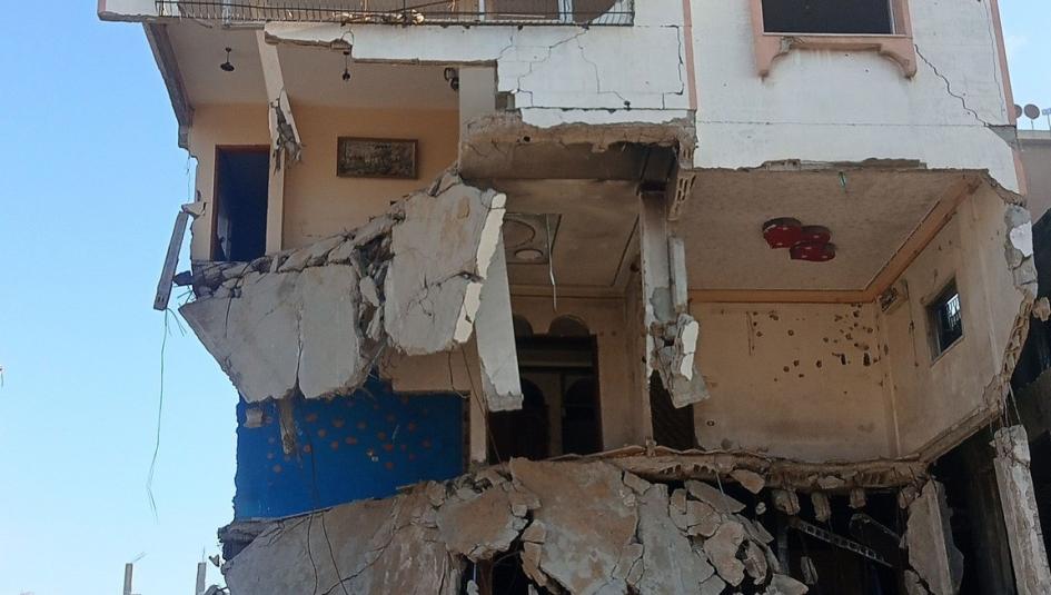 بيت آيل للسقوط نتيجة العدوان