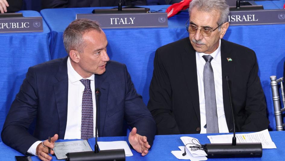 رئيس لجنة غزة علي شعت برفقة الممثل السامي لمجلس السلام ميلادنوف