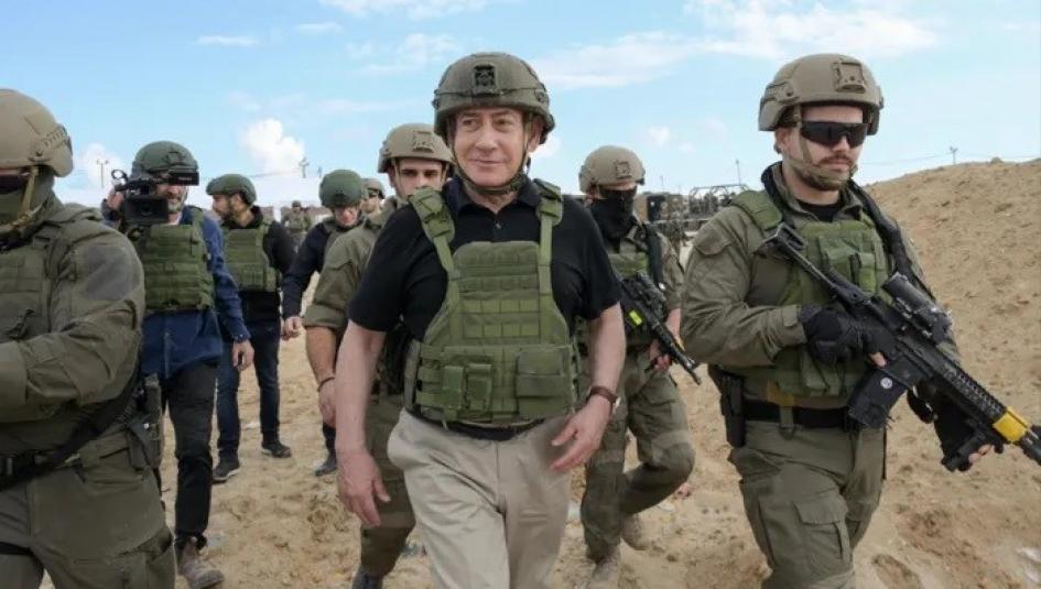 نتنياهو وسط جنود جيش الاحتلال