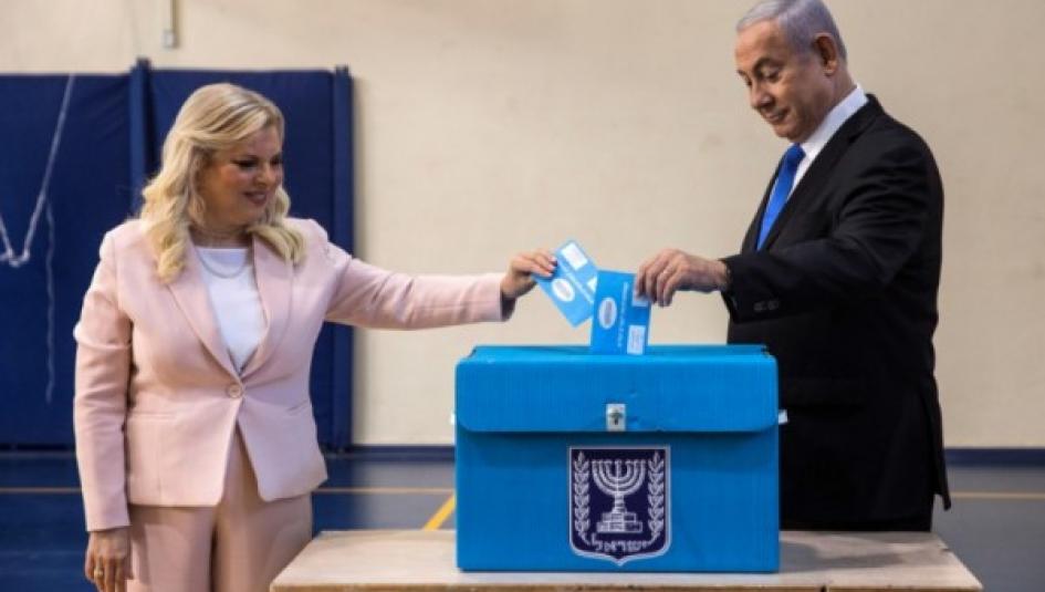 غضبٌ على السياسيين وتأييد للجيش واستمرار الحروب