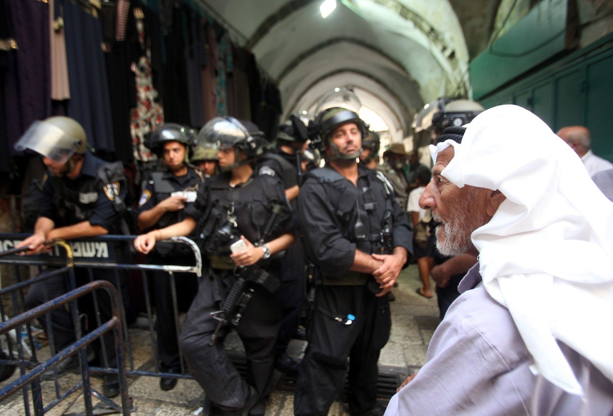 قمع المصلين من الاحتلال في المسجد الأقصي