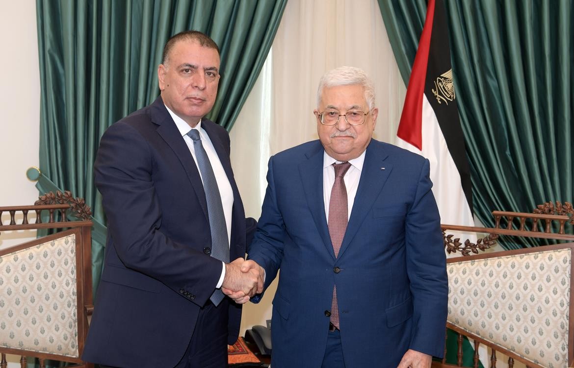 لرئيس محمود عباس، يستقبل وزير الداخلية الأردني مازن عبد الله 